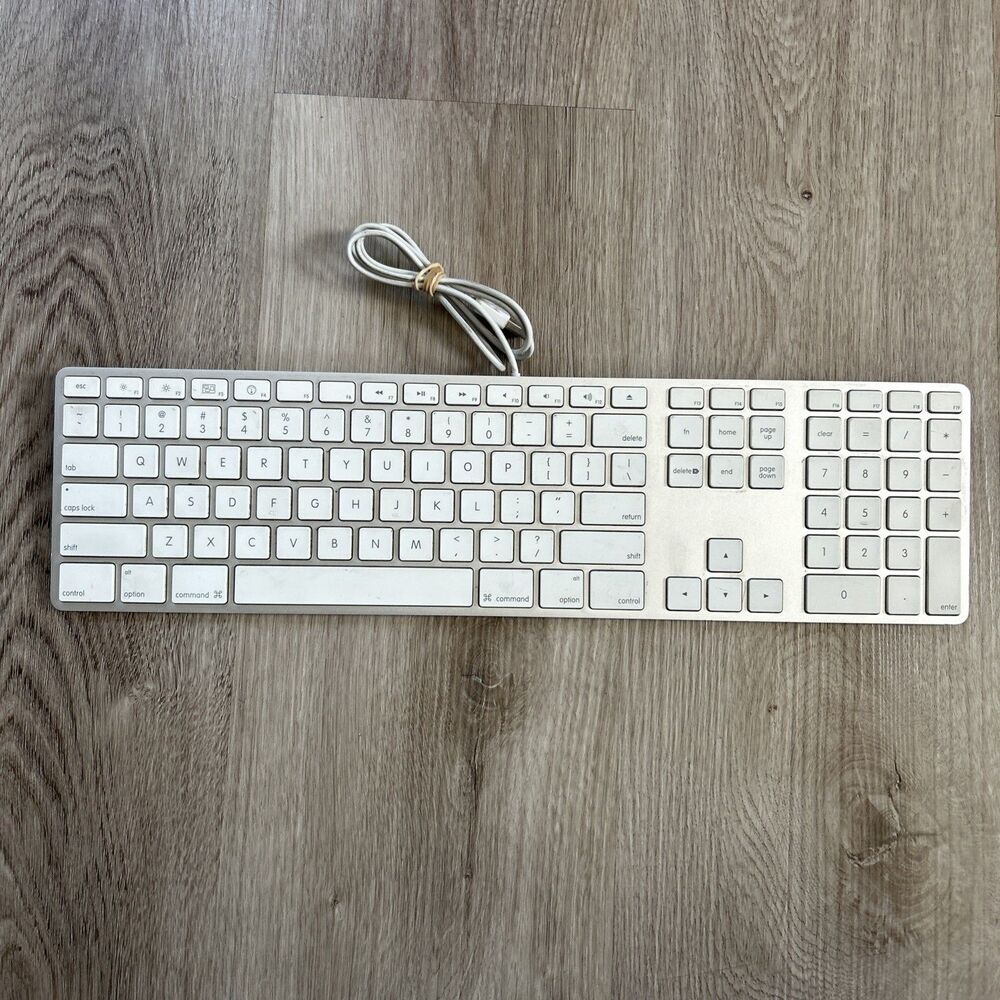 Apple A1243 Wired USB Keyboard Genuine for iMac Mac Mini Mac Pro w/Keypad Tested
